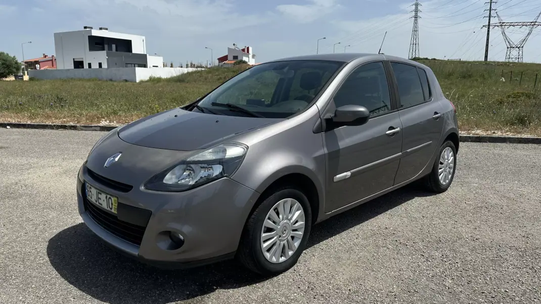 Renault Clio 2010 - 3650 EUR, 202000 km - AUTO.MOTO.pt - 202000km - foto 1 de 15