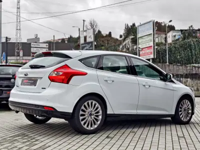 Ford Focus 2015 - 9250 EUR, 134990 km - AUTO.MOTO.pt - 134990km - foto 6 de 18