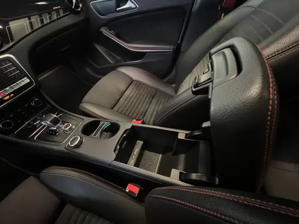 Mercedes-Benz CLA 45 AMG 2019 - 39990 EUR, 95000 km - AUTO.MOTO.pt - 95000km - foto 46 de 57