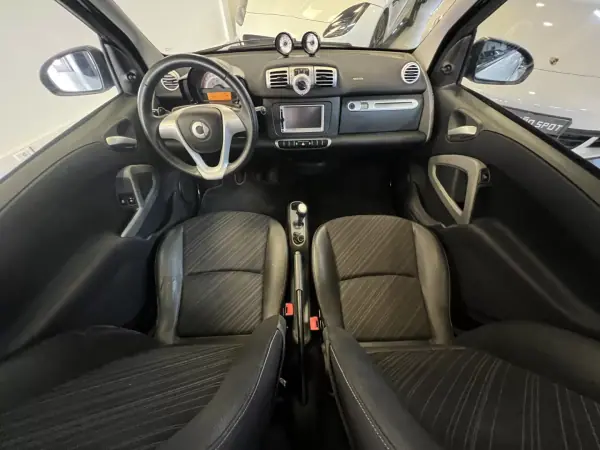 Smart ForTwo Coupé 2013 - 7990 EUR, 165000 km - AUTO.MOTO.pt - 165000km - foto 14 de 47