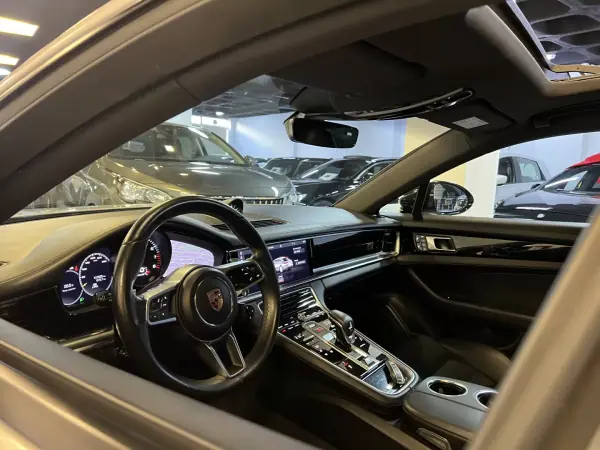 Porsche Panamera Sport Turismo 2020 - 74990 EUR, 120000 km - AUTO.MOTO.pt - 120000km - foto 3 de 56