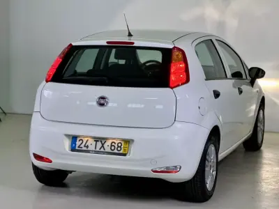 Fiat Punto 2017 - 7950 EUR, 77357 km - AUTO.MOTO.pt - 77357km - foto 19 de 31