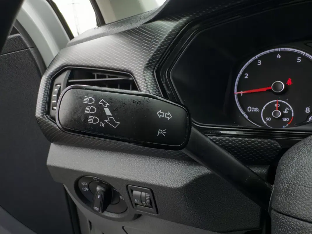 Volkswagen T-Cross 2019 - 17990 EUR, 105000 km - 105000km - foto 24 de 39