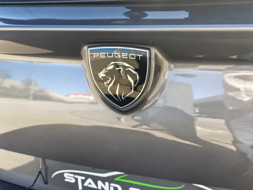 Peugeot 308 2022 - 19500 EUR, 130000 km - AUTO.MOTO.pt - 130000km - foto 18 de 37
