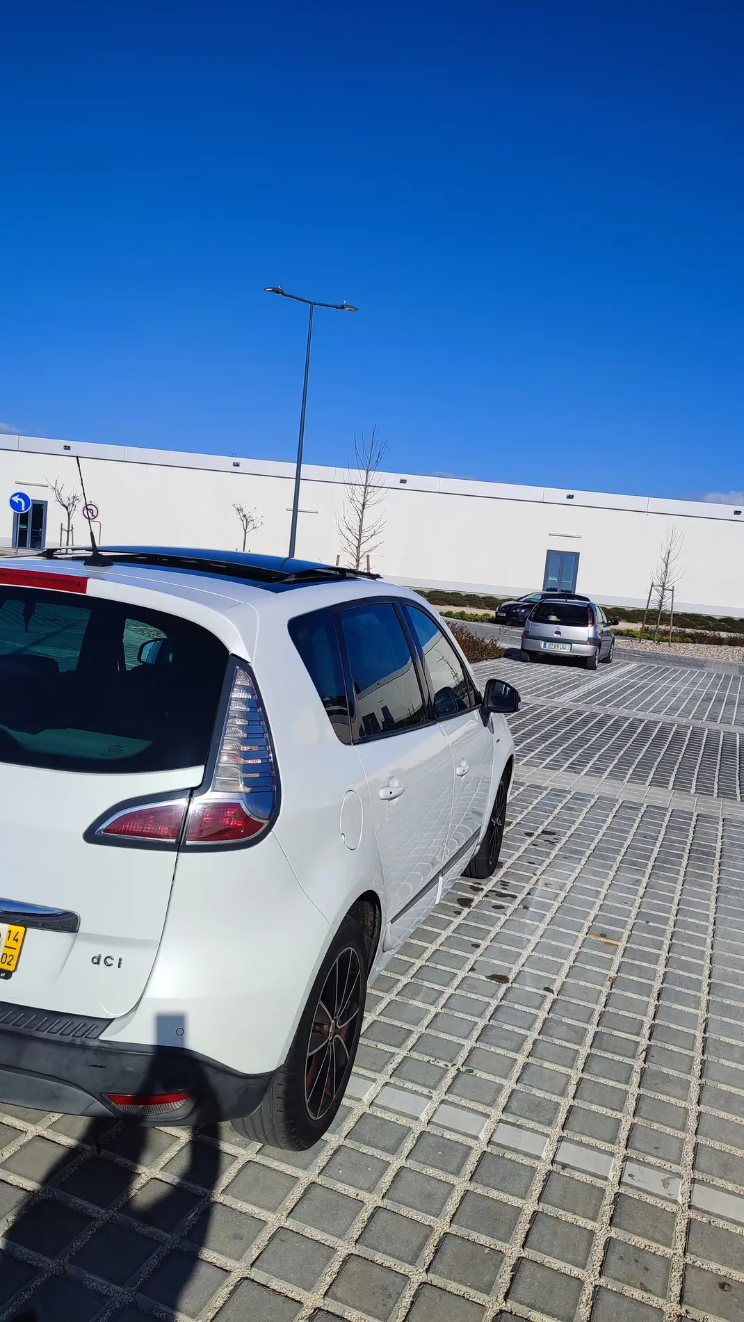 Renault Scénic 2014 - 8700 EUR, 210000 km - AUTO.MOTO.pt - 210000km - foto 6 de 18