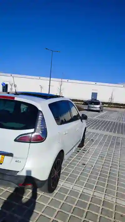 Renault Scénic 2014 - 8700 EUR, 210000 km - AUTO.MOTO.pt - 210000km - foto 6 de 18