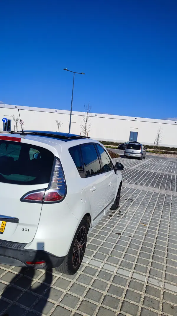 Renault Scénic 2014 - 7950 EUR, 210000 km - AUTO.MOTO.pt - 210000km - foto 6 de 18
