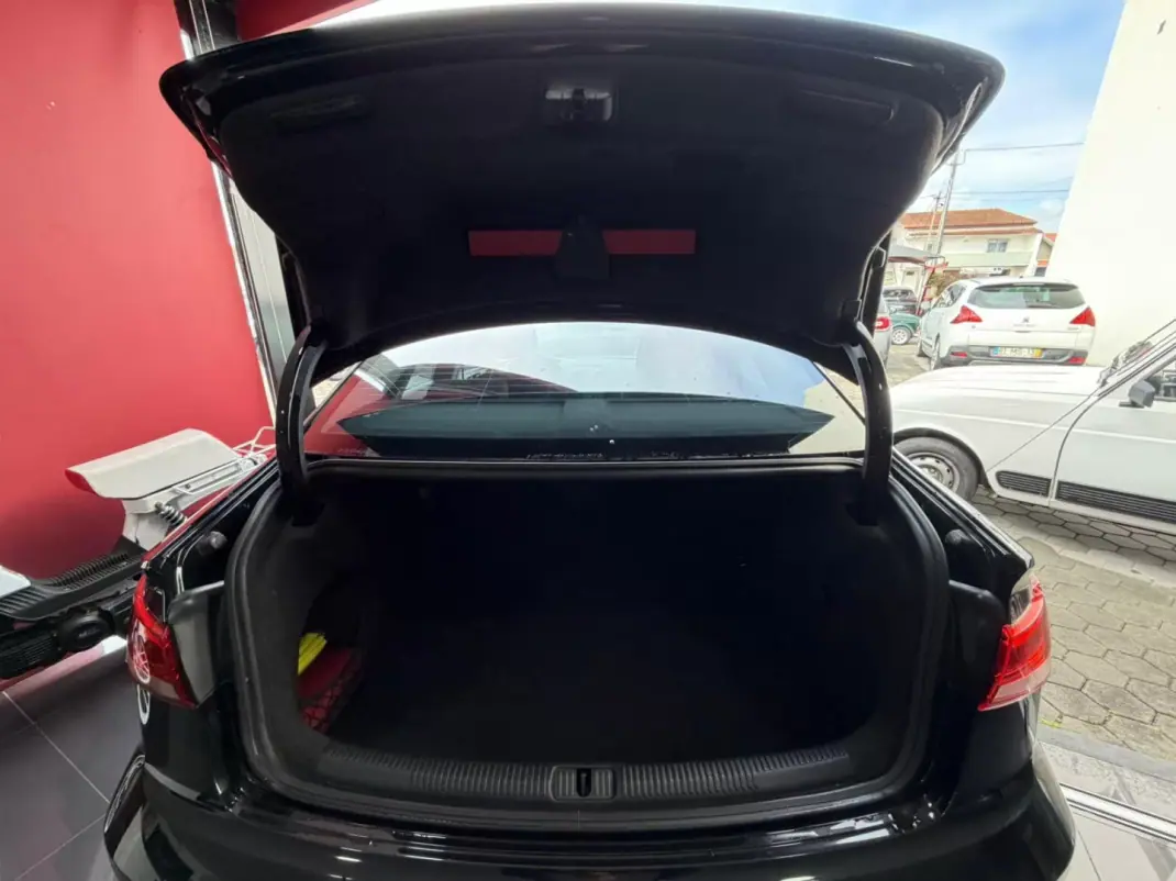 Audi A3 Limousine 2017 - 20500 EUR, 61500 km - AUTO.MOTO.pt - 61500km - foto 19 de 21