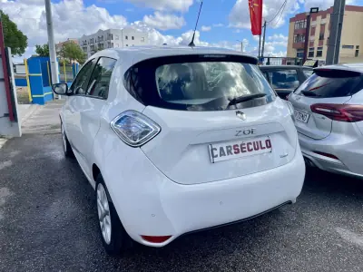 Renault Zoe 2019 - 12750 EUR, 46662 km - AUTO.MOTO.pt - 46662km - foto 4 de 32