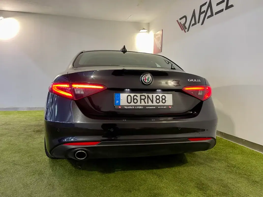 Alfa Romeo Giulia 2016 - 18500 EUR, 153000 km - AUTO.MOTO.pt - 153000km - foto 7 de 35