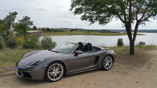 Porsche 718 Boxster 2016 - 61500 EUR, 69000 km - AUTO.MOTO.pt - 69000km - foto 2 de 9