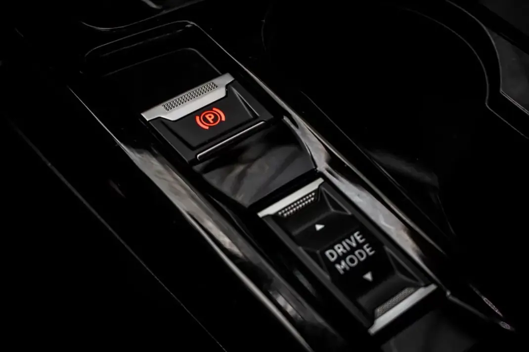 Peugeot e-2008 2021 - 20850 EUR, 60050 km - AUTO.MOTO.pt - 60050km - foto 24 de 44