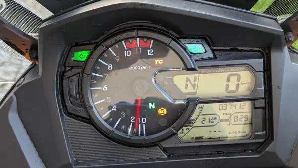 Suzuki V-Strom 650 ABS 2018 - 6900 EUR, 38000 km - AUTO.MOTO.pt - 38000km - foto 9 de 15