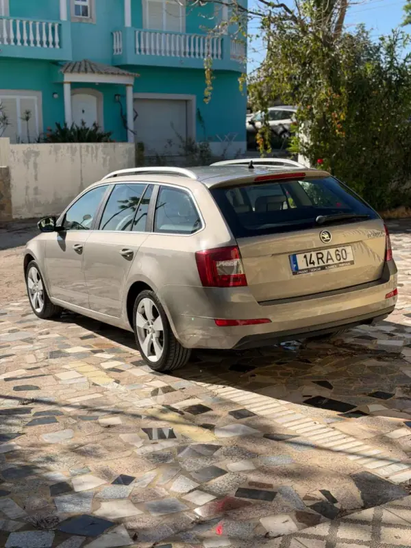 Skoda Octavia 2013 - 10990 EUR, 153882 km - AUTO.MOTO.pt - 153882km - foto 4 de 10