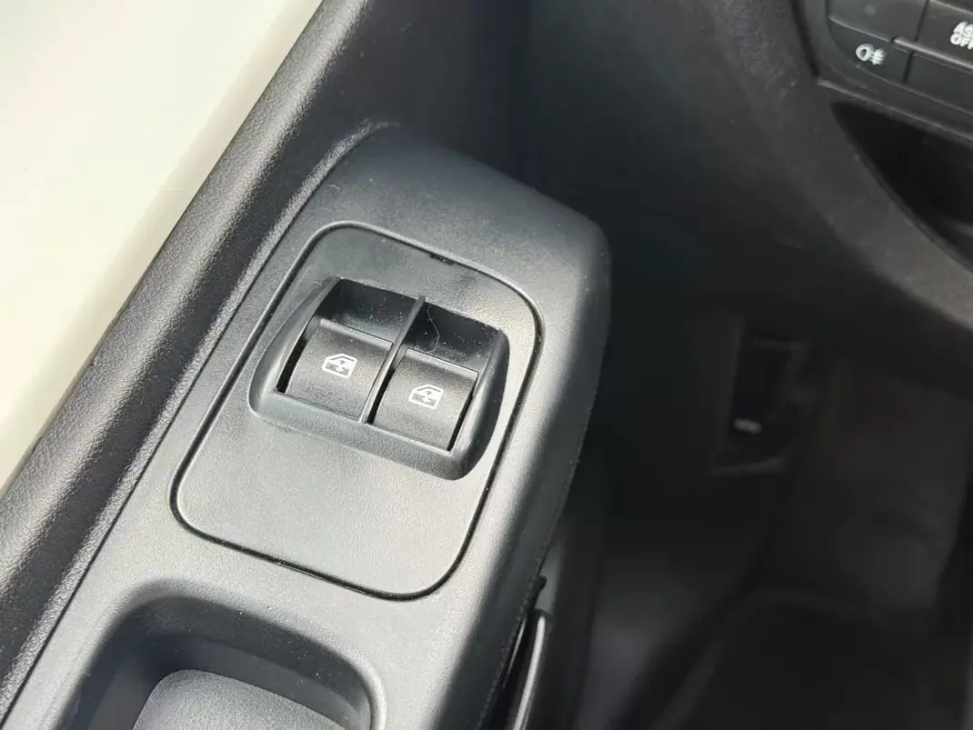 Fiat FIORINO C/IVA AC PORTA LATERAL 2019 - 7950 EUR, 179990 km - AUTO.MOTO.pt - 179990km - foto 14 de 18