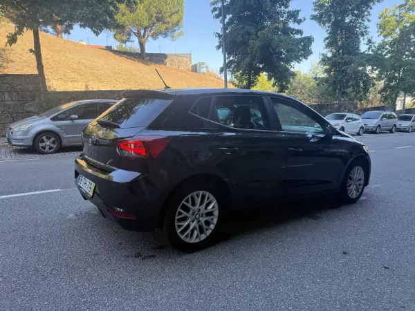 SEAT Ibiza 2017 - 9450 EUR, 168000 km - AUTO.MOTO.pt - 168000km - foto 6 de 10