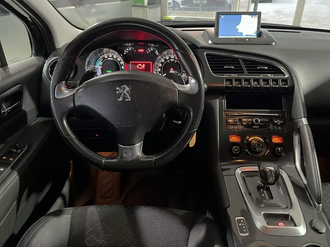 Peugeot 3008 2014 - 9800 EUR, 205634 km - AUTO.MOTO.pt - 205634km - foto 9 de 21
