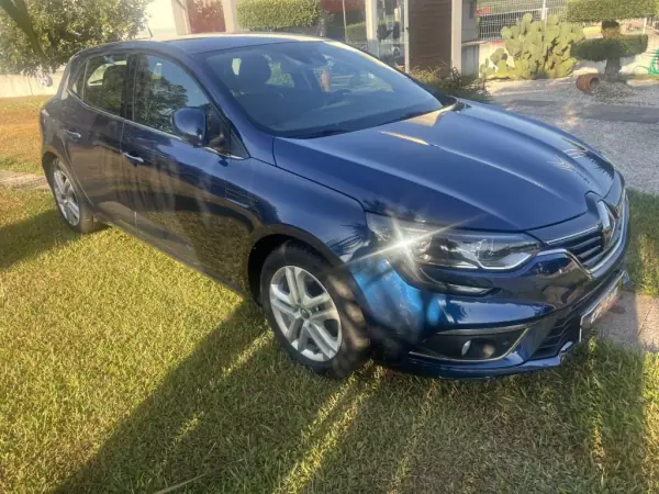 Renault Mégane Coupe 2017 - 14490 EUR, 193200 km - AUTO.MOTO.pt - 193200km - foto 4 de 13