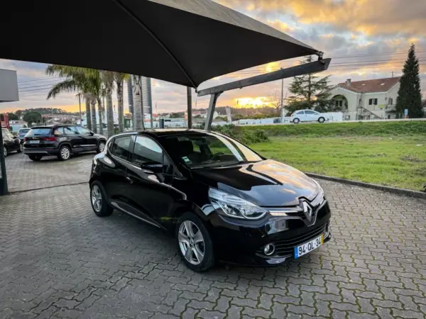 Renault Clio 2015 - 8900 EUR, 139000 km - AUTO.MOTO.pt - 139000km - foto 9 de 12