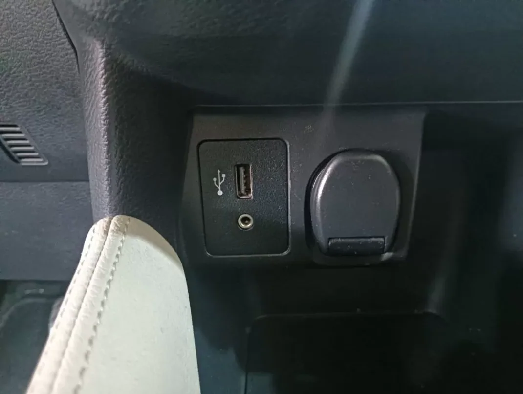 Nissan Micra 2018 - 14700 EUR, 111000 km - AUTO.MOTO.pt - 111000km - foto 15 de 16
