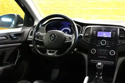 Renault Mégane Sport Tourer 2017 - 9900 EUR, 190000 km - AUTO.MOTO.pt - 190000km - foto 5 de 25