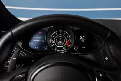 Aston Martin V8 Vantage Roadster 2021 - 165000 EUR, 14873 km - AUTO.MOTO.pt - 14873km - foto 12 de 21