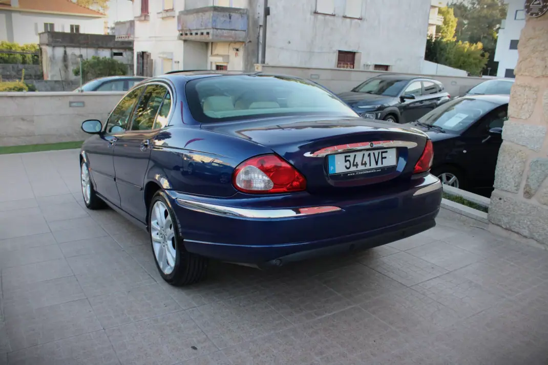 Jaguar X-Type 2003 - 9990 EUR, 128000 km - AUTO.MOTO.pt - 128000km - foto 7 de 31