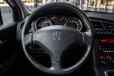 Peugeot 3008 2011 - 8450 EUR, 254660 km - AUTO.MOTO.pt - 254660km - foto 13 de 32