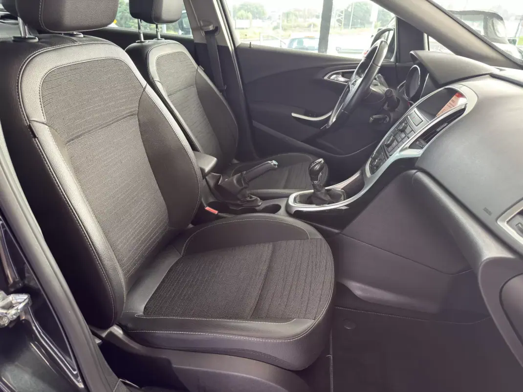 Opel Astra Sports Tourer 2014 - 7990 EUR, 189805 km - AUTO.MOTO.pt - 189805km - foto 6 de 21