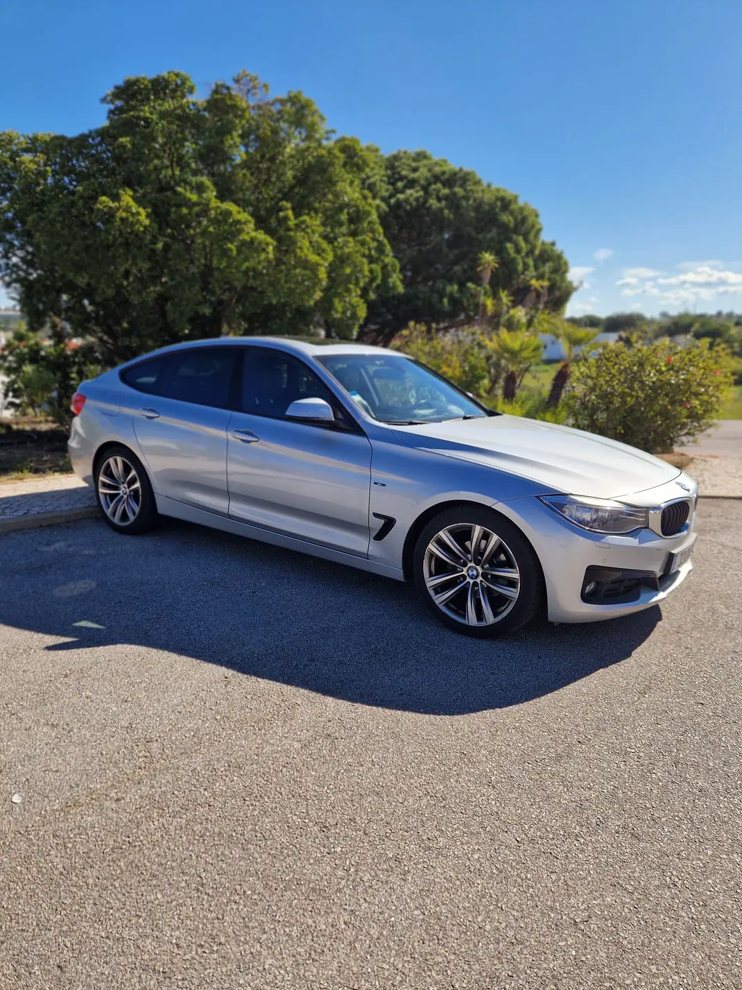 BMW 520 Gran Turismo 2014 - 16500 EUR, 188500 km - 188500km - foto 11 de 12