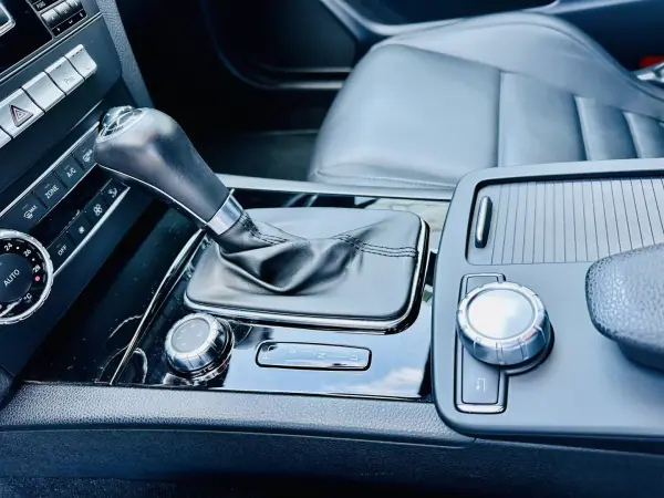 Mercedes-Benz C 63 AMG 2011 - 49900 EUR, 56000 km - AUTO.MOTO.pt - 56000km - foto 24 de 26
