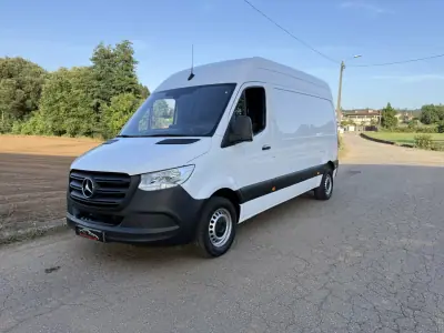 Mercedes-Benz  2022