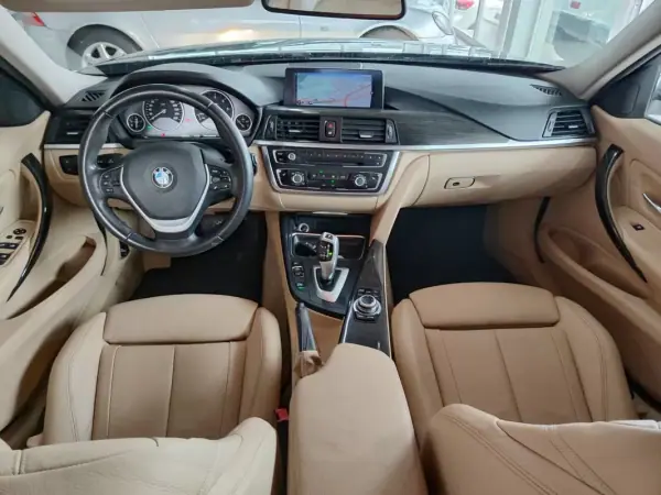 BMW 318 2013 - 14250 EUR, 180000 km - AUTO.MOTO.pt - 180000km - foto 24 de 39