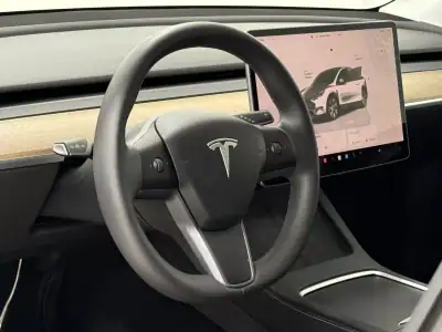 Tesla Model Y 2022 - 34890 EUR, 49800 km - AUTO.MOTO.pt - 49800km - foto 29 de 32