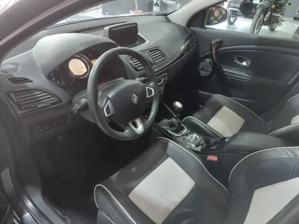 Renault Mégane Sport Tourer 2012 - 4950 EUR, 277000 km - 277000km - foto 7 de 22
