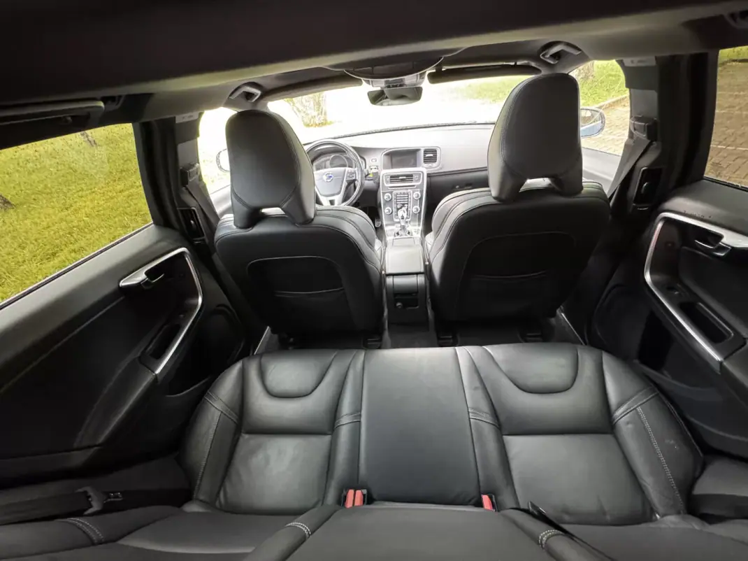 Volvo V60 2015 - 15965 EUR, 271000 km - AUTO.MOTO.pt - 271000km - foto 12 de 22