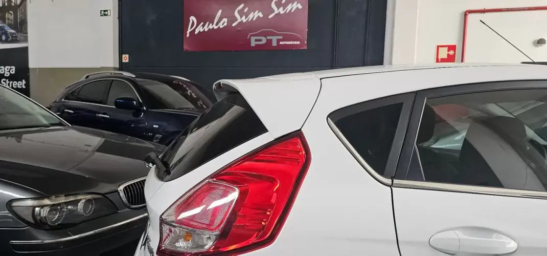 Ford Fiesta 2015 - 6990 EUR, 185000 km - AUTO.MOTO.pt - 185000km - foto 7 de 17