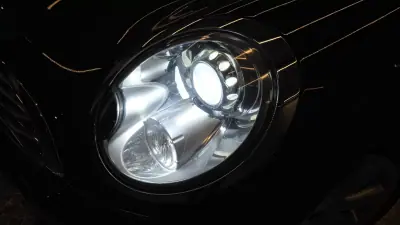 MINI Cooper 2010 - 9900 EUR, 144067 km - AUTO.MOTO.pt - 144067km - foto 27 de 56