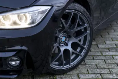 BMW 320 2015 - 19900 EUR, 190600 km - AUTO.MOTO.pt - 190600km - foto 10 de 32