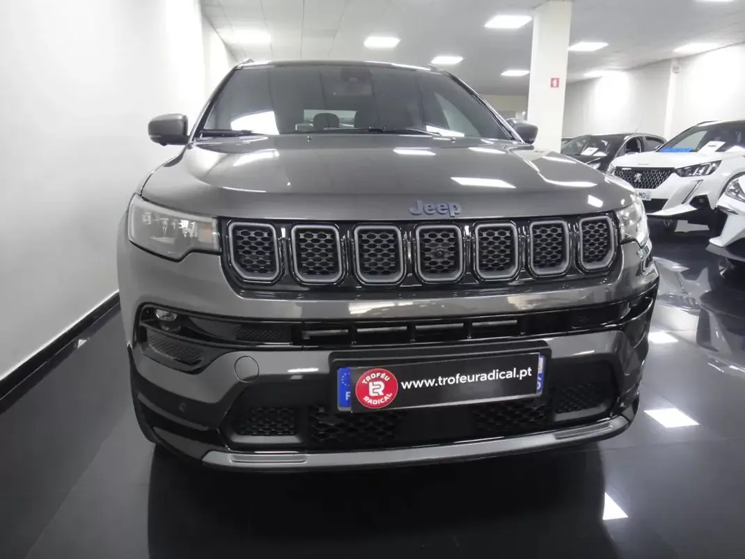 Jeep Compass 2021 - 20900 EUR, 100000 km - AUTO.MOTO.pt - 100000km - foto 2 de 40