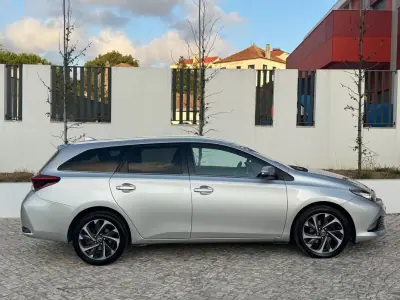Toyota Auris Touring Sports 2016 - 13950 EUR, 98019 km - AUTO.MOTO.pt - 98019km - foto 4 de 28