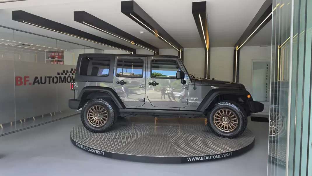 Jeep Wrangler Unlimited 2018 - 49500 EUR, 104894 km - AUTO.MOTO.pt - 104894km - foto 9 de 63