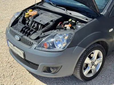 Ford Fiesta 2006 - 2850 EUR, 228695 km - AUTO.MOTO.pt - 228695km - foto 18 de 20