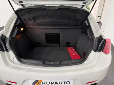 Alfa Romeo Giulietta 2011 - 7240 EUR, 206000 km - 206000km - foto 18 de 22