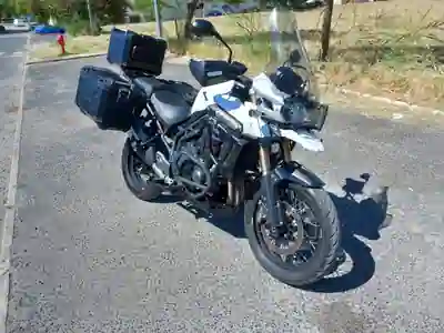 Triumph 2015 - 9000 EUR, 32500 km - 32500km - foto 11 de 15