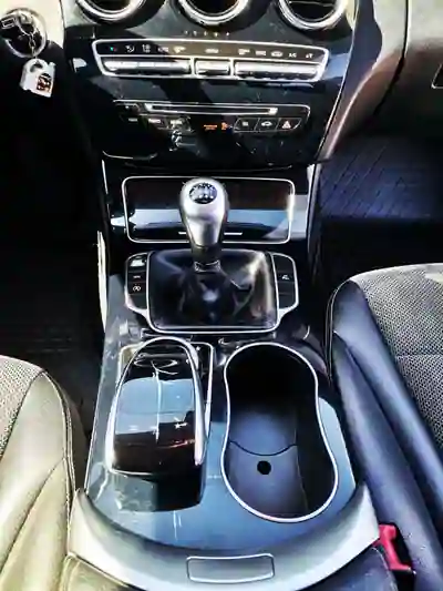 Mercedes-Benz C 200 2015 - 13990 EUR, 238700 km - 238700km - foto 9 de 15