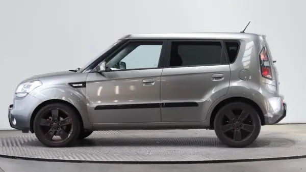 Kia Soul 2009 - 6999 EUR, 160000 km - AUTO.MOTO.pt - 160000km - foto 4 de 17
