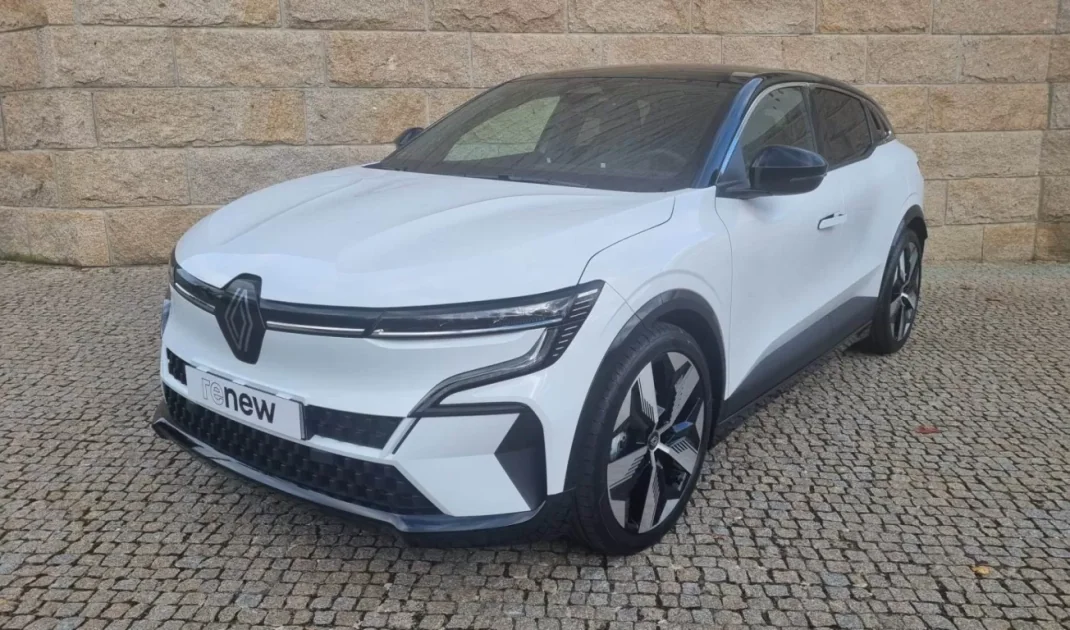Renault Mégane E-Tech 2024 - 39000 EUR, 15500 km - AUTO.MOTO.pt - 15500km - foto 1 de 33