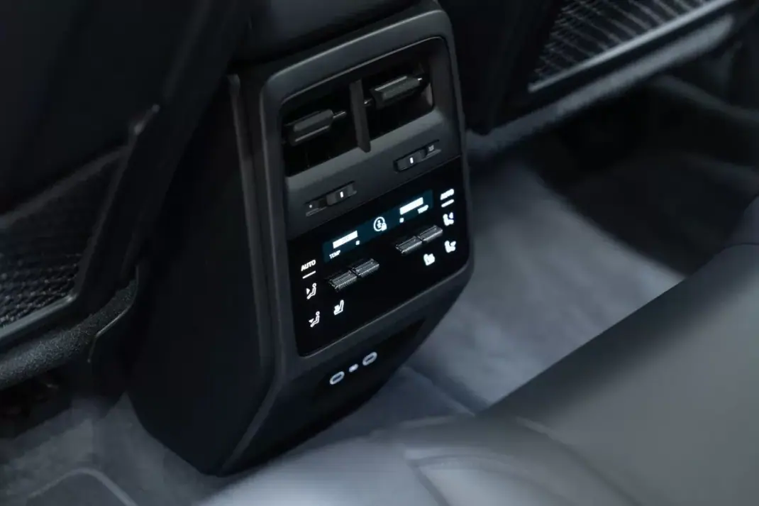 Porsche Macan 2025 - 89950 EUR, 8000 km - AUTO.MOTO.pt - 8000km - foto 57 de 57