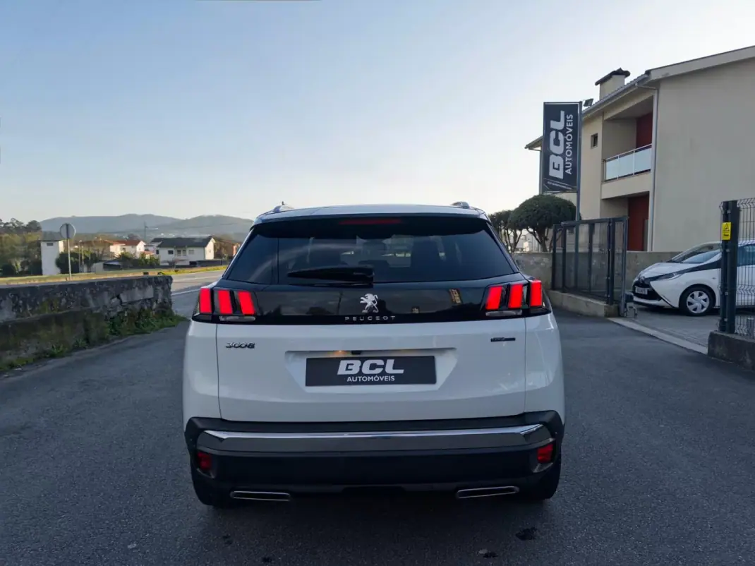Peugeot 3008 2017 - 18990 EUR, 164000 km - AUTO.MOTO.pt - 164000km - foto 5 de 41